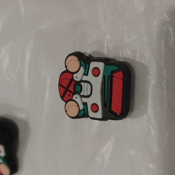 4 PCS of figurine shoe charms New. - Picture 2 of 8